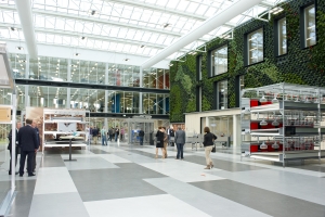 Venco Campus: showroom met legbatterijen