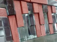 Het glas gaat over naar de traditionele terracotta baksteen